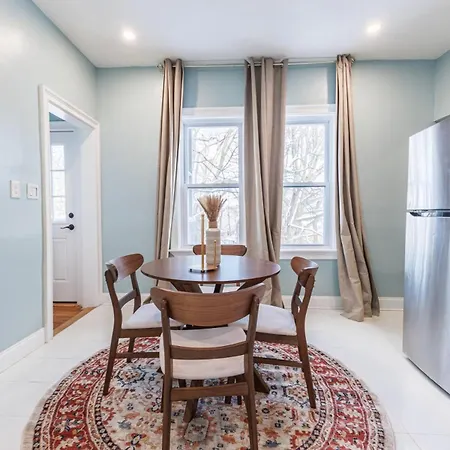 Stylish 3 Bedroom Apartment Boston