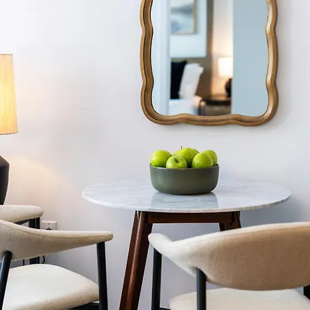 Luxury By Hyatus Downtown 4*
