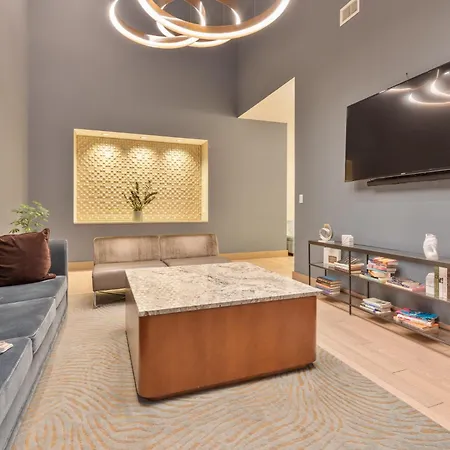 Apartment Luxury With Balcony In Seaport *