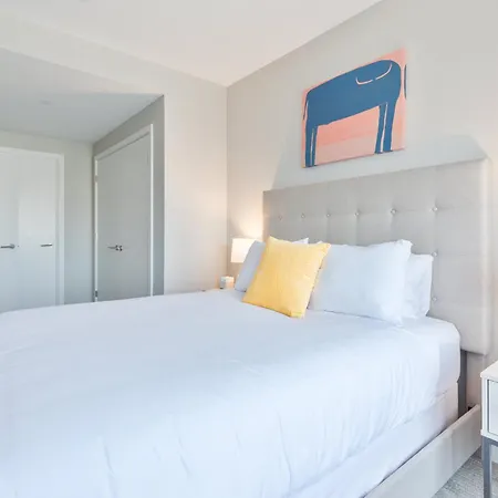 Luxury In Heart Of Seaport *