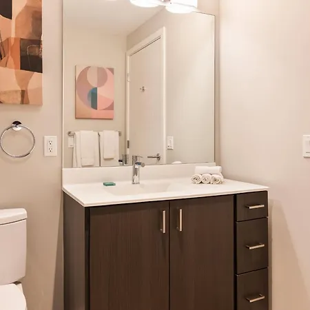 Luxury In Heart Of Seaport Apartment *
