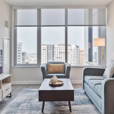 Luxury In Heart Of Seaport *