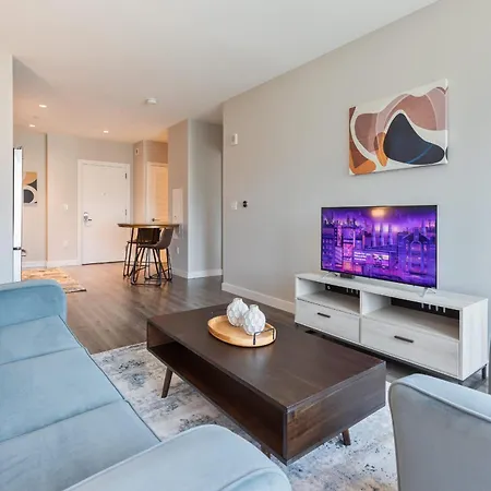 Luxury In Heart Of Seaport Apartment