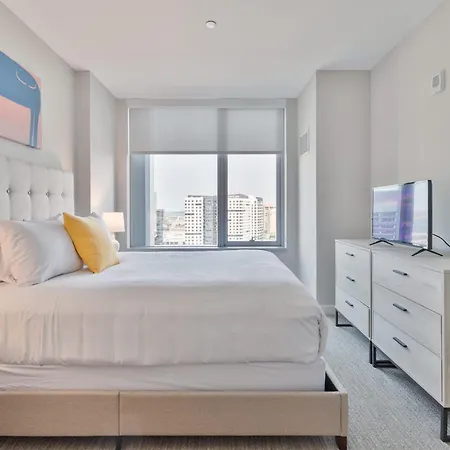 Luxury In Heart Of Seaport Apartment