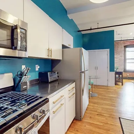 Expansive Back Bay 2-level Loft, Sleeps 6, 2b2b Apartment *