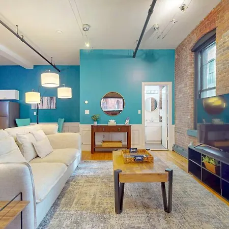 Expansive Back Bay 2-level Loft, Sleeps 6, 2b2b Apartment *