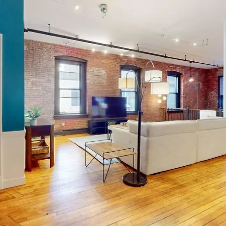 Apartment Expansive Back Bay 2-level Loft, Sleeps 6, 2b2b Boston