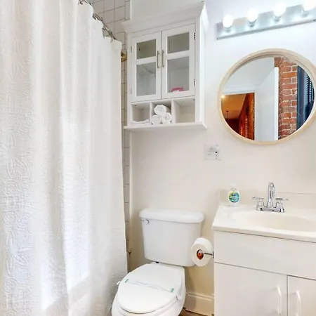 Expansive Back Bay 2-level Loft, Sleeps 6, 2b2b Apartment *