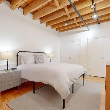 Expansive Back Bay 2-level Loft, Sleeps 6, 2b2b Apartment Boston