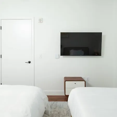 Back-bay Lux 2br With Rooftop And Parking Boston