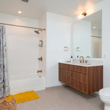 Apartment Back-bay Lux 2br With Rooftop And Parking