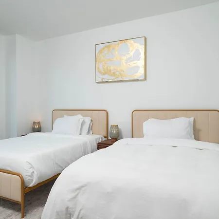 Back-bay Lux 2br With Rooftop And Parking *