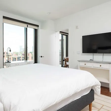 Back-bay Lux 2br With Rooftop And Parking *
