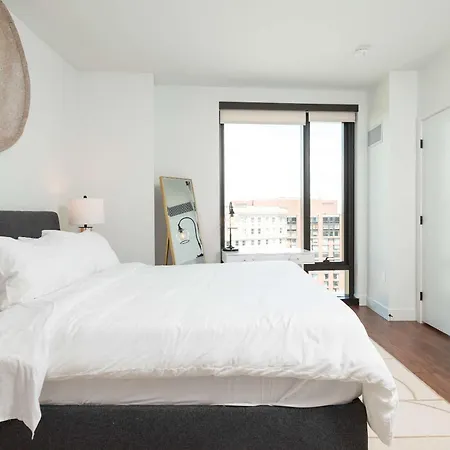 Apartment Back-bay Lux 2br With Rooftop And Parking