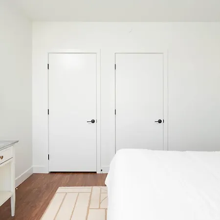 Back-bay Lux 2br With Rooftop And Parking Apartment *