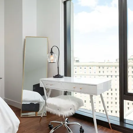 Back-bay Lux 2br With Rooftop And Parking