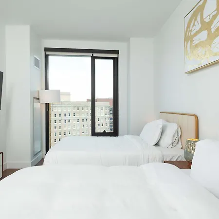 Back-bay Lux 2br With Rooftop And Parking *
