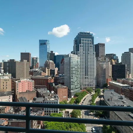 Upscale Penthouse With Gym Parking Near Mgh Tufts *