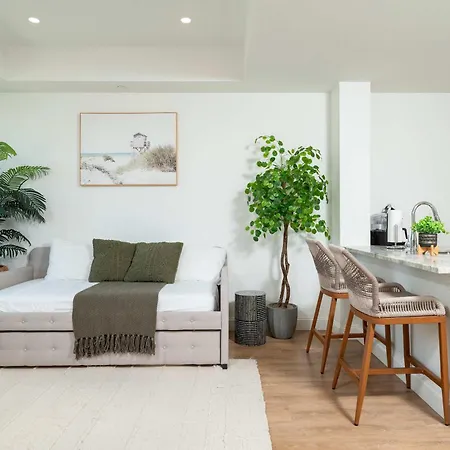 Apartment Upscale Penthouse With Gym Parking Near Mgh Tufts Boston