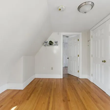 Cozy 4 Bedroom In *