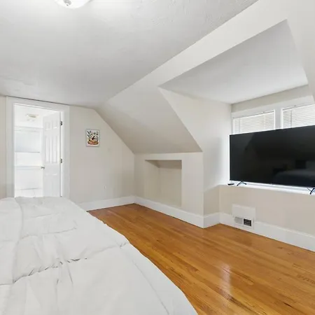 Cozy 4 Bedroom In Apartment Boston