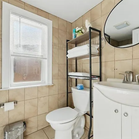 Cozy 4 Bedroom In Apartment *