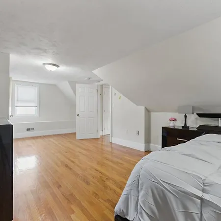 Cozy 4 Bedroom In Apartment Boston