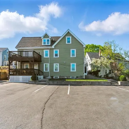 Cozy 4 Bedroom In Boston
