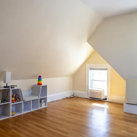 Family-Friendly 4Br W Yard & Modern Kitchen