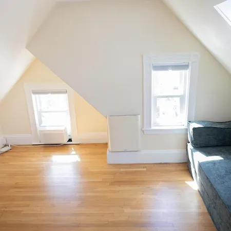 Family-Friendly 4Br W Yard & Modern Kitchen Holiday home