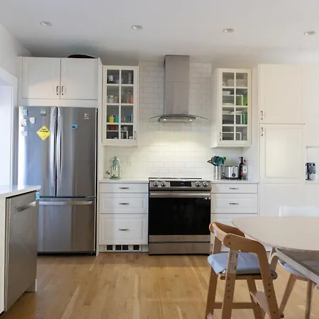 Holiday home Family-Friendly 4Br W Yard & Modern Kitchen *