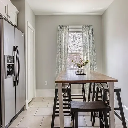 Right Near Convention Center And Train Station * Boston