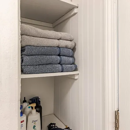 Right Near Convention Center And Train Station Apartment *