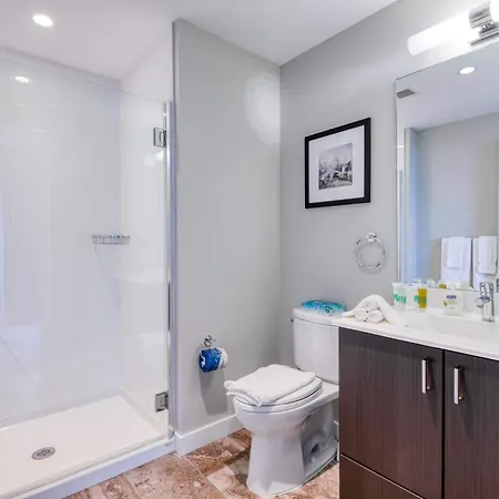 Luxury With Balcony In Seaport