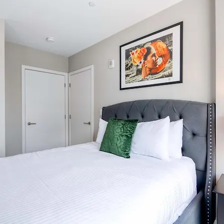 Apartment Luxury With Balcony In Seaport