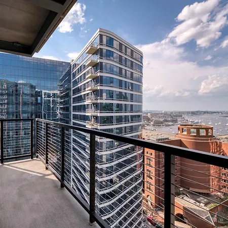 Apartment Luxury With Balcony In Seaport
