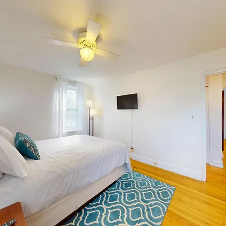 Apartment Bright 2br In Brookline Boston