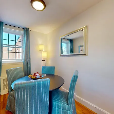 Apartment Bright 2br In Brookline Boston