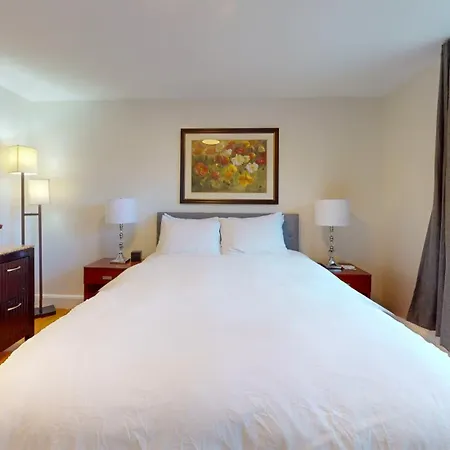 Bright 2br In Brookline * Boston