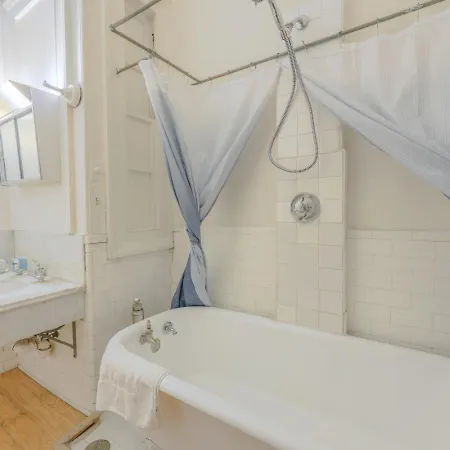 Apartment Large Victorian Back Bay 1br Boston
