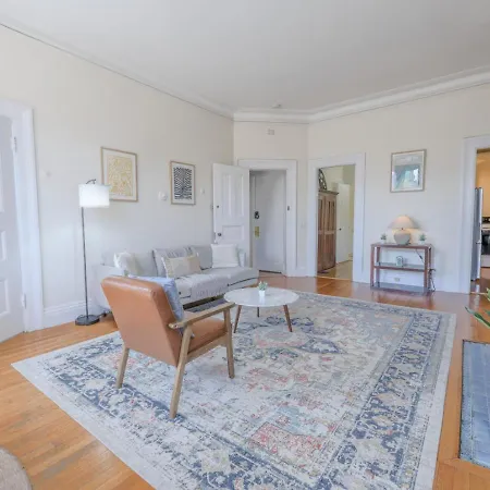 Apartment Large Victorian Back Bay 1br *