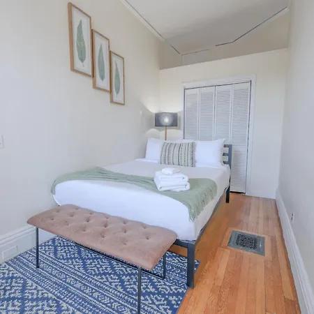 Large Victorian Back Bay 1br