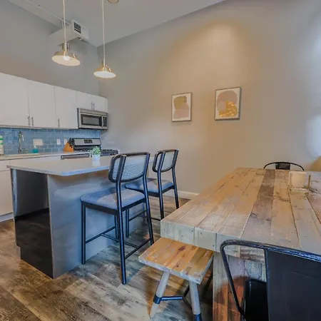 4 Bed 2 Bath 200mbps Internet Luxury Keyless Entry Boston