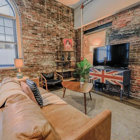 Apartment 4 Bed 2 Bath 200mbps Internet Luxury Keyless Entry