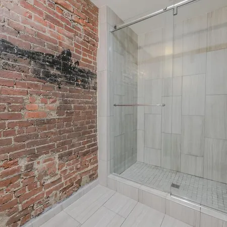 4 Bed 2 Bath 200mbps Internet Luxury Keyless Entry Apartment *