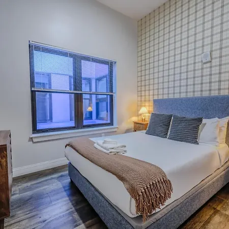 Apartment 4 Bed 2 Bath 200mbps Internet Luxury Keyless Entry *