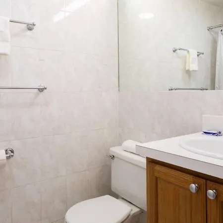 Charming Theater District 1br