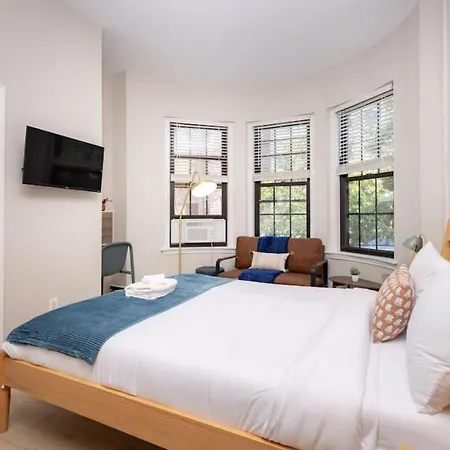 Serene With Cozy Atmosphere Apartment *