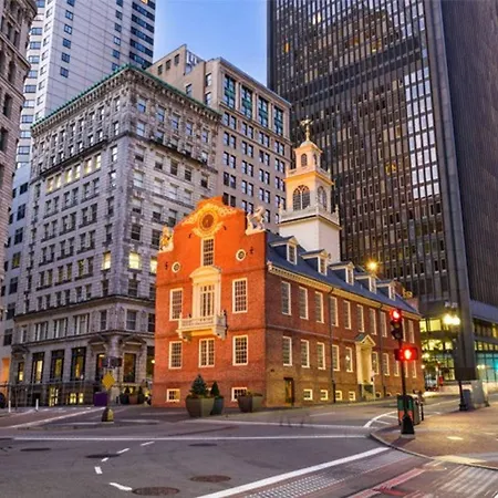 Airy, Modern 1br Downtown Boston