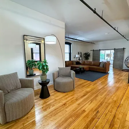 Open-concept 2br Loft In The Heart Of Back Bay *